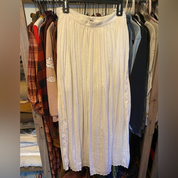 High Waisted White Pleated Maxi Skirt Size M - Picture 3 of 4